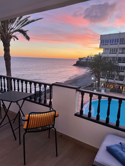 Right on the sea! “La Palmera y el mar”