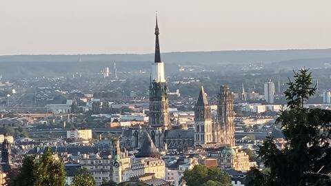 ACCOMMODATION WITH BREATHTAKING VIEWS OF ROUEN