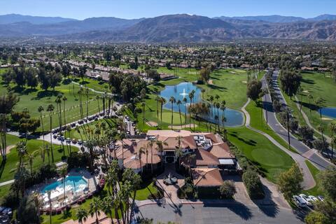 37 Pools & Spas/6-seater golfcart/Golf/Pickleball