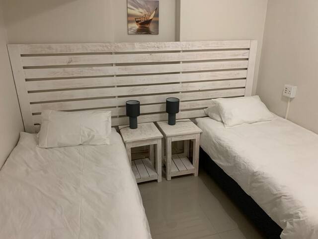 Modern 2 bedr apartment with a huge patio & solar gallery image 4