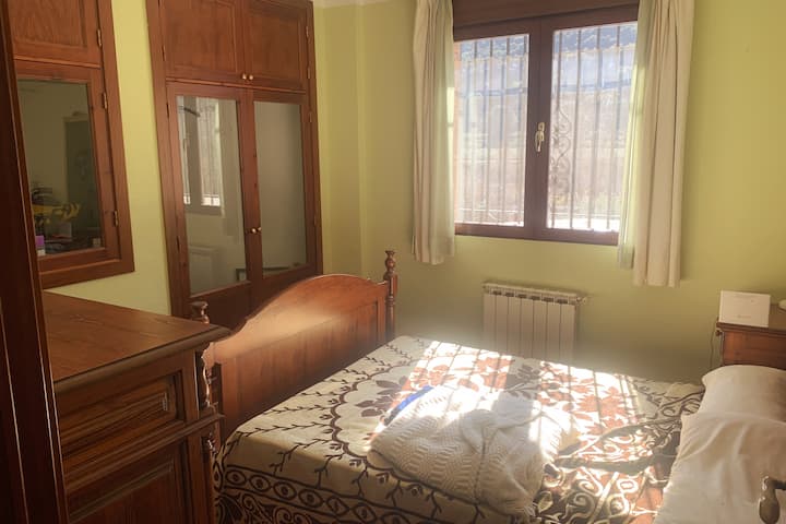 Spavaća soba s mnogo sunca 3