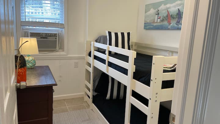 Dormitorio 6 con literas individuales [Planta baja]