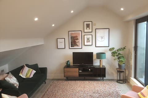 Popular Airbnb listing: The Loft, The Quadrant - location, views, luxury in Clifton Without
