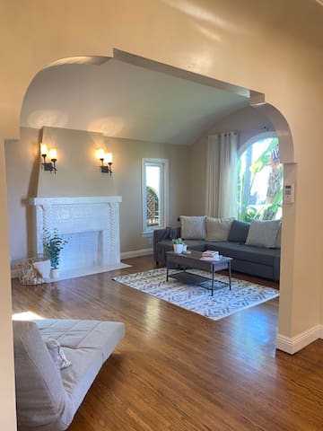 Beverly Hills Adjacent -Beautiful One story home