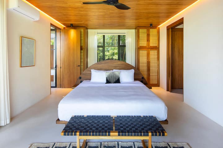 Suite principal El Nido (dormitorio #2):   con la cama tamaño king más lujosamente cómoda y sábanas Kate. 