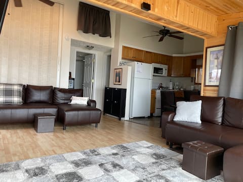 Lake Front Cabin with sandy beach!