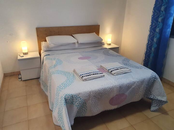 一号卧室配有套房设施。