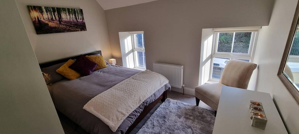 Спална соба 1 - брачен кревет (широк 125 - 149 см) 