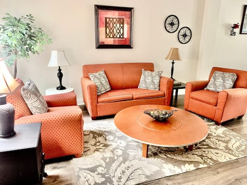 Top performing Airbnb: Comfortable Townhouse with Patio 1-mile to Uptown in Wesley Heights