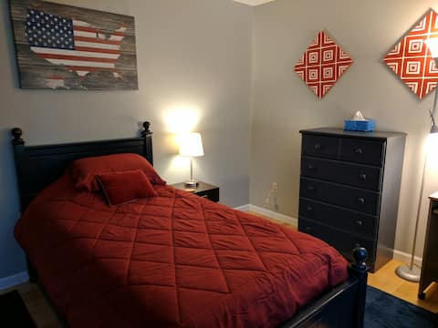 3 Miles From Penn State Large Spacious Room