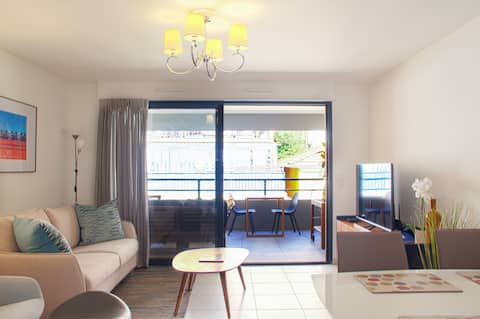 Top Airbnb: Modern Apartment w Terrace, 1min walk to Monaco à Cap D'ail