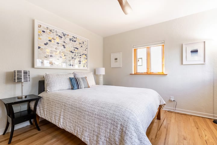 Bedroom 2 with Queen bed.