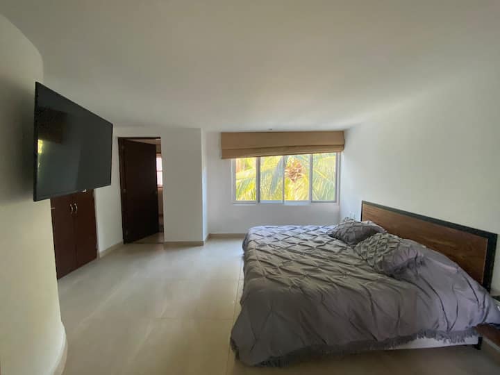 Chambre spacieuse, fraîche et confortable pour vous reposer comme vous le méritez ! 