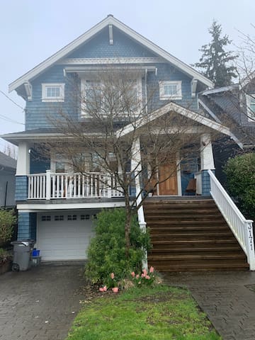 Gorgeous character half duplex sleeps 6!