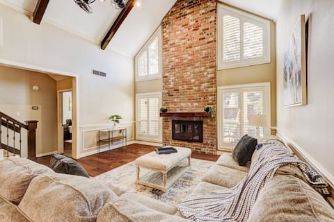 Spacious 4 BR, King bed w/Pool, Office, Game room