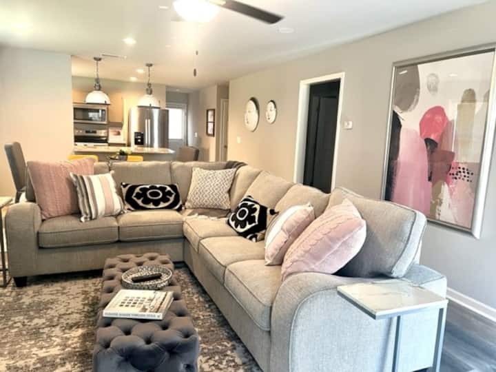 Designer Touches Close To Downtown - Athens, GA