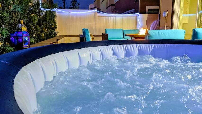 New Modern Home w/Pool and Spa-5BR4BA-Free Parking gallery image 3