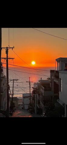 Walk To Beach – Manhattan Beach House! gallery image 2