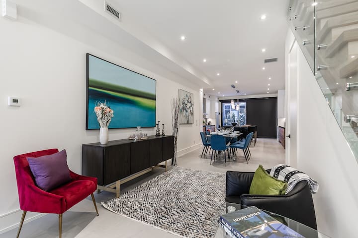 Spectacular Modern 3BR Executive Home – Must See! gallery image 4