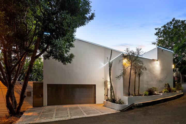 Hollywood Sky Castle gallery image 3