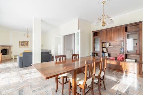 Apartament Alfredo -180mt 4 rooms for max 8 people