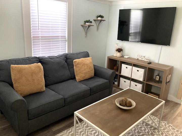 Tiny Villa Oasis, Safe, Clean 5m To Lake. King Bed - Hickory, NC