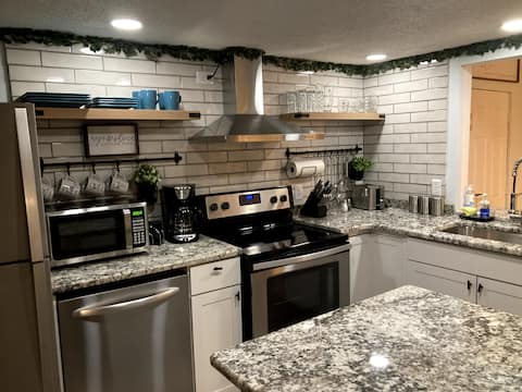 Tiny Villa Oasis, Safe, Clean 5m to lake. King bed