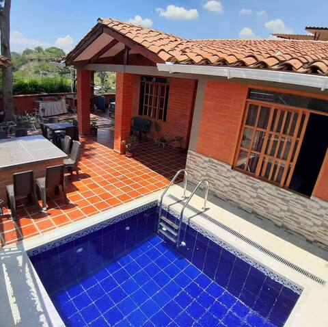 Linda Casa Campestre con Piscina