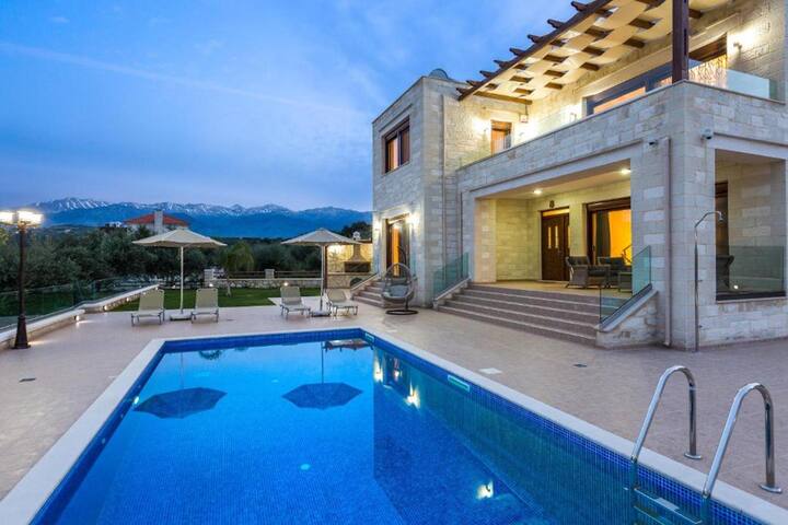Villa Medina – Modern Stone Villa – groups/family