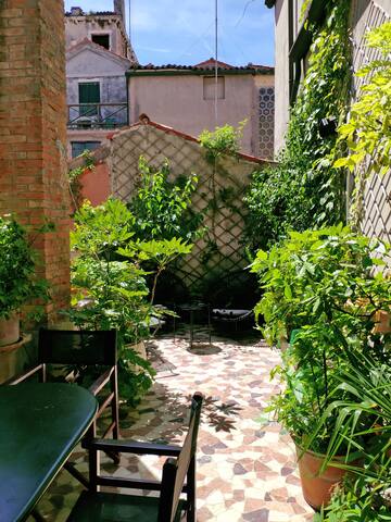 Canal view apartment with wide private terrace gallery image 3