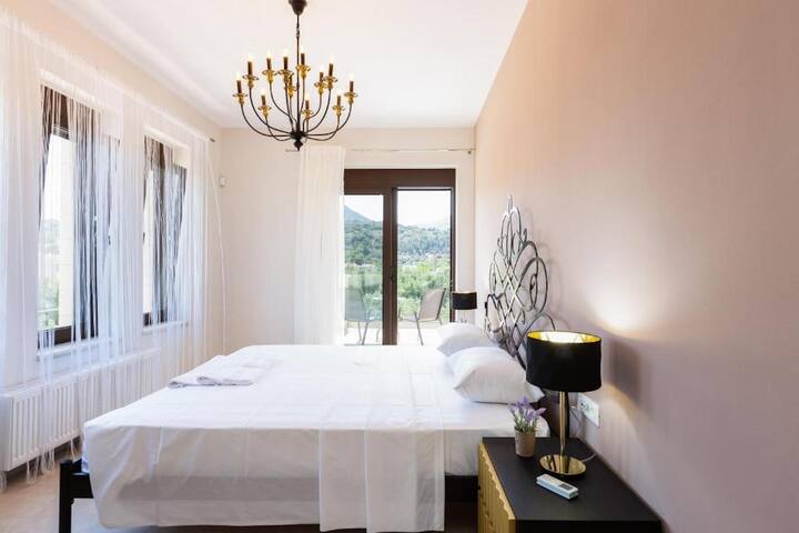 Villa Noboa – Sea view, Spacious and Cozy. 5BD. gallery image 5