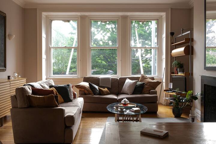 Apartment by Trinity College gallery image 2