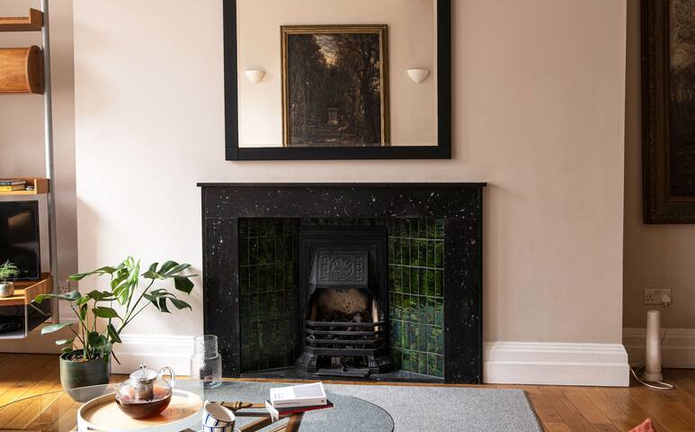 Apartment by Trinity College gallery image 3