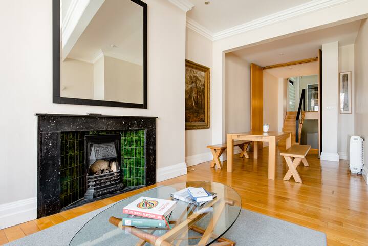 Apartment by Trinity College gallery image 5