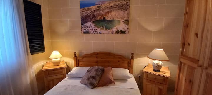 Მთავარი საძინებელი, დამხმარე კომპლექტით.