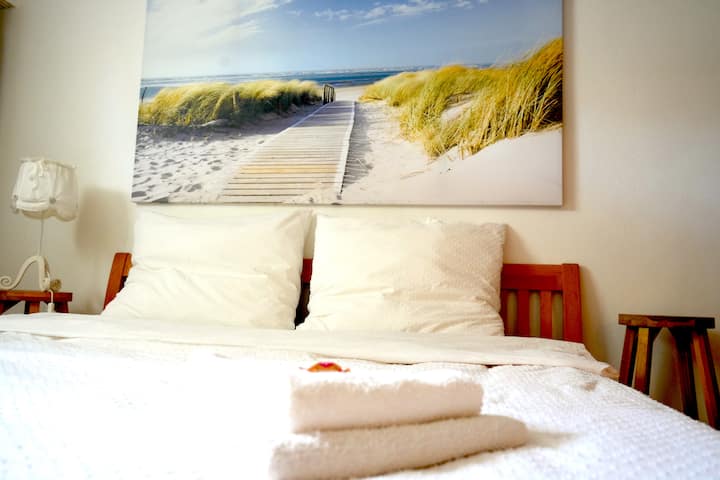 Water room with lovely sea and water details (bedroom 1)