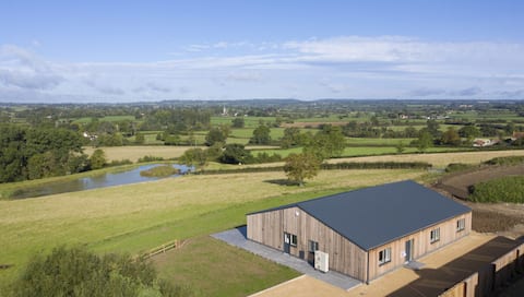 Lake View Barn, Panoramic sunsets near Stourhead
