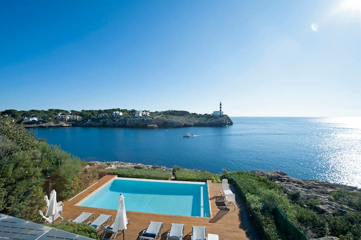 Villa Vistazul Sea-front majestic 5 bedroom villa