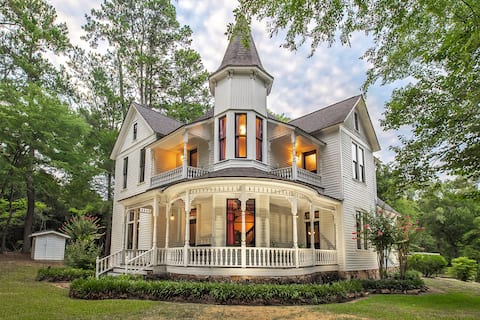 Romantic 1901 Victorian Home on Seven Wooded Acres