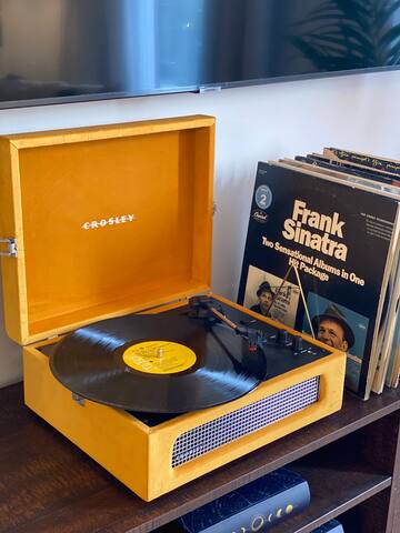 2BD MID CENTURY APARTMENT IN THE HEART OF DOWNTOWN gallery image 5