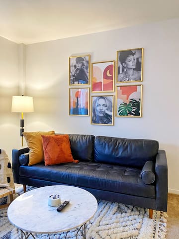 2BD MID CENTURY APARTMENT IN THE HEART OF DOWNTOWN