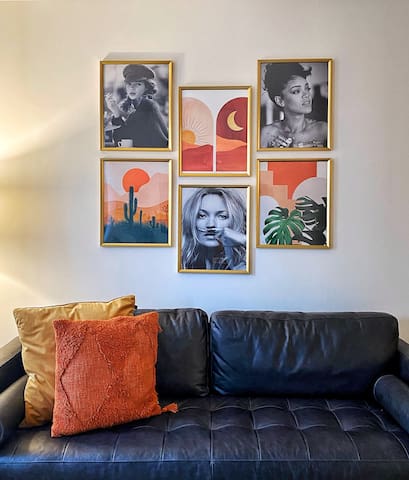 2BD MID CENTURY APARTMENT IN THE HEART OF DOWNTOWN gallery image 2