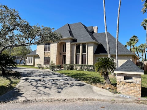 Breathtaking, Lakefront, Pool, Private, big group
