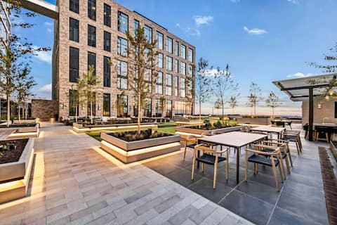 BORO - Luxury Modern Apartment 2BR 2BA
