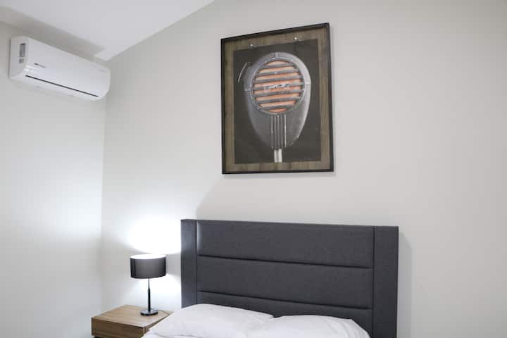 Spavaća soba 2 / Bračni krevet (širine 150 - 179 cm)