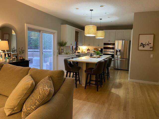 Stylish & Spacious Getaway Near St. Paul gallery image 4