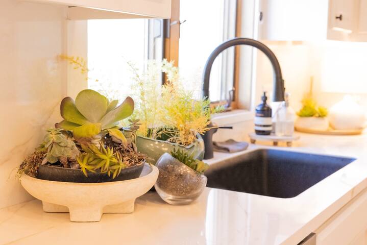 Stylish & Spacious Getaway Near St. Paul gallery image 5