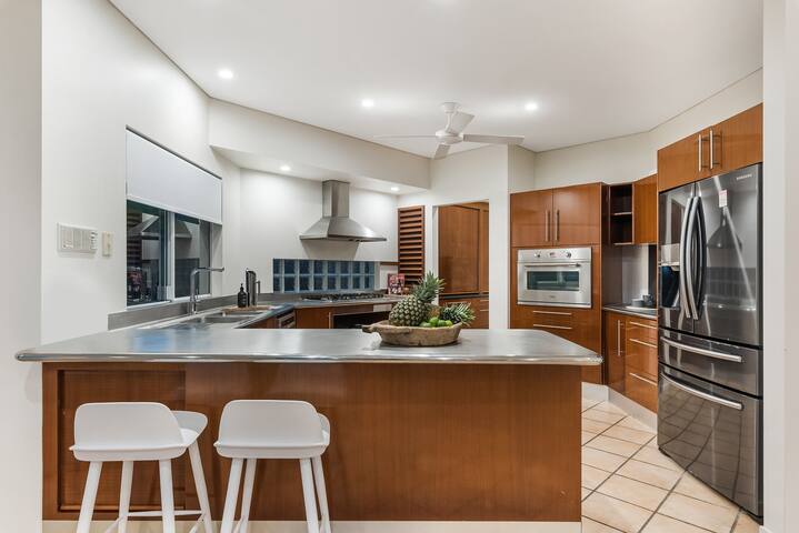 Classic Canal Oasis with Pool gallery image 4