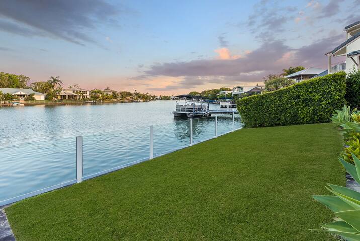 Classic Canal Oasis with Pool gallery image 3