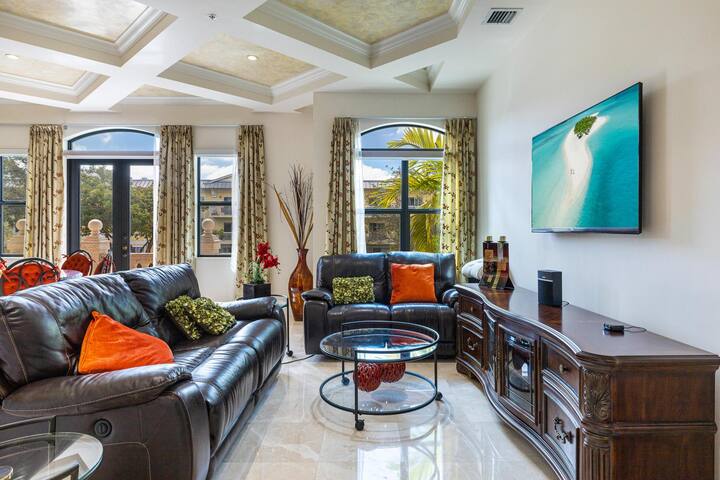 Las Olas Townhouse w. private Elevator 3Bed/3 Bath gallery image 2